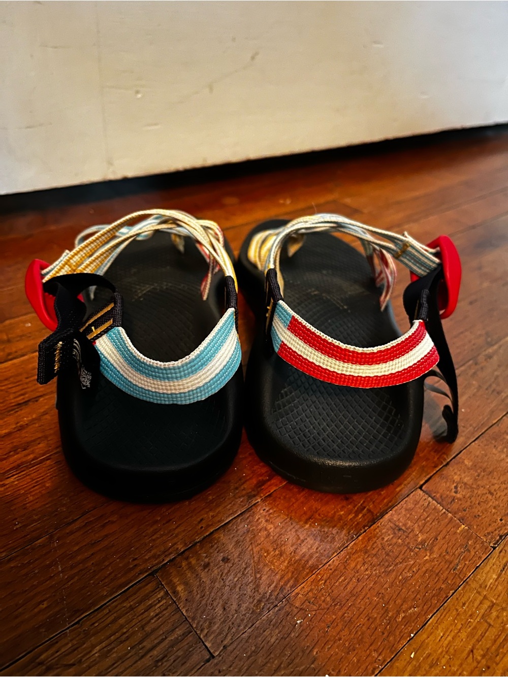 Women’s primary color chacos - Picture 8 of 12